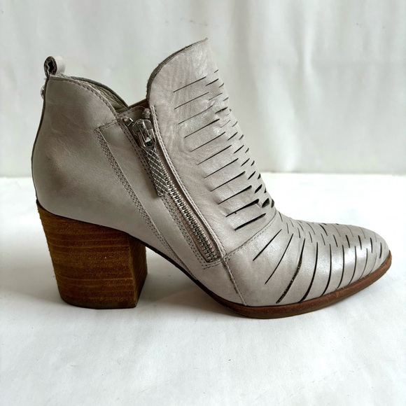 Donald J Pliner Elton Leather Cut Out Ankle Boots Pale Pink Gray Size 6M - Picture 4 of 17